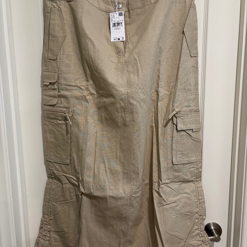 Parachute skirt with cargo pockets